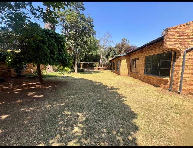 4 BEDROOM HOUSE FOR SALE IN SONNEVELD